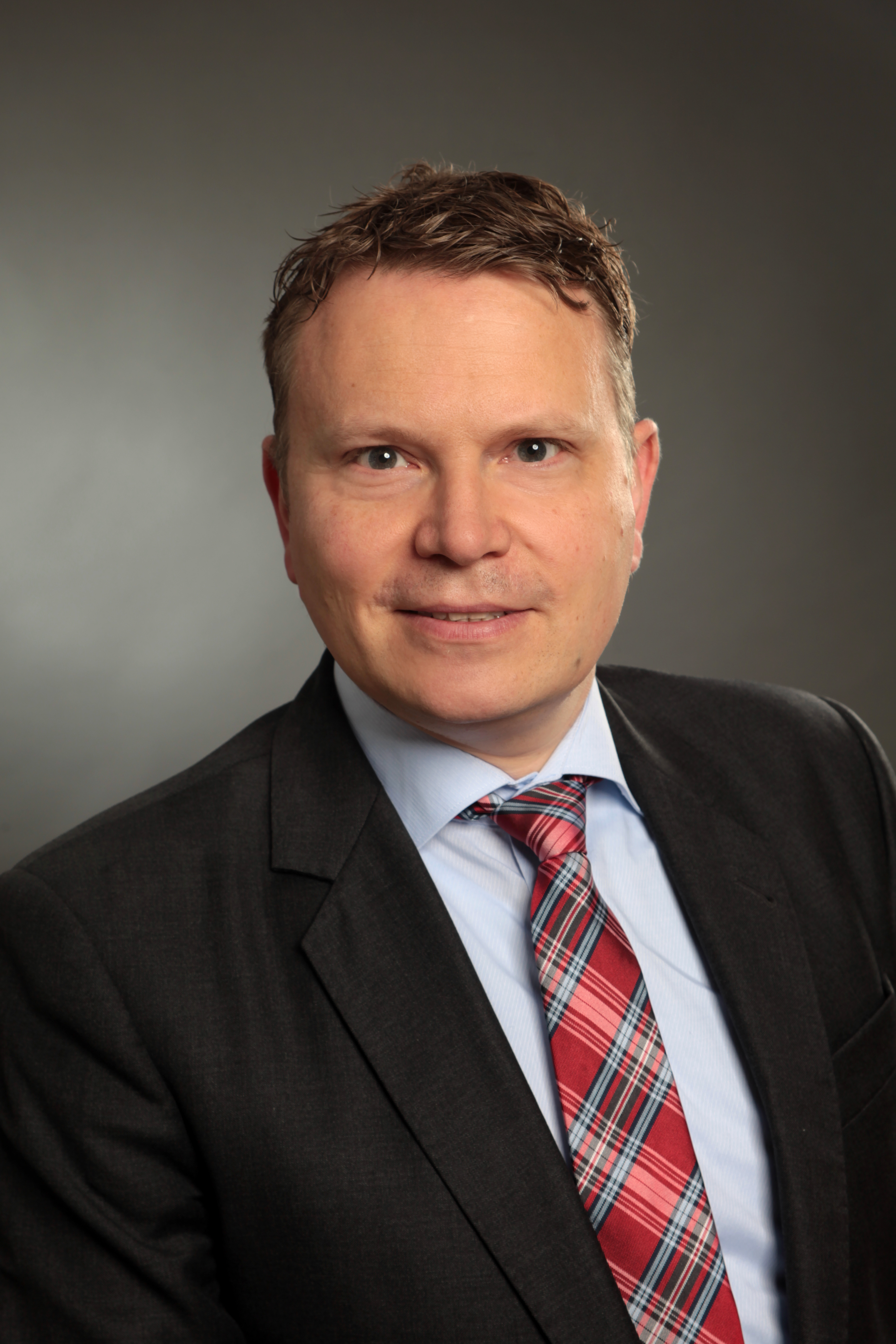 Portrait von Prof. Dr. Holzhey