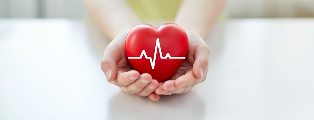 Herz mit Herzschlaglinien