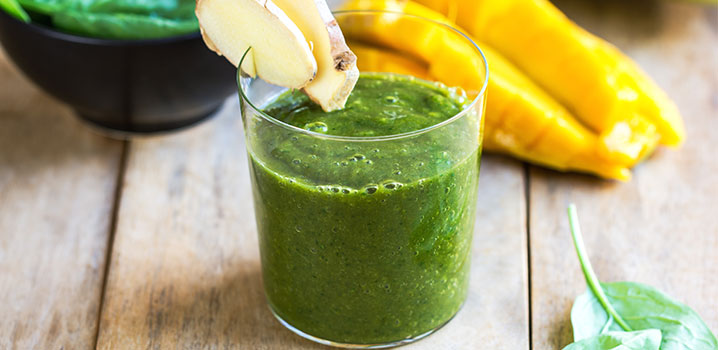 Grüner Smoothie im Glas